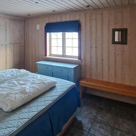 4 Bedroom Awesome In 度假居 海姆瑟达尔