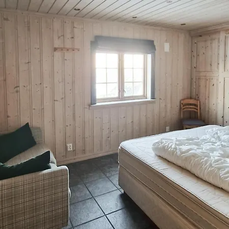 4 Bedroom Awesome In 度假居 海姆瑟达尔
