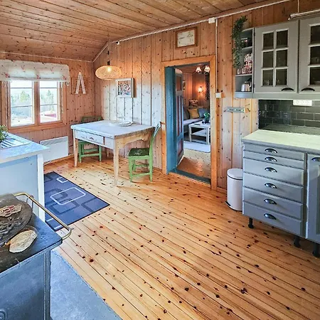 4 Bedroom Awesome In *
